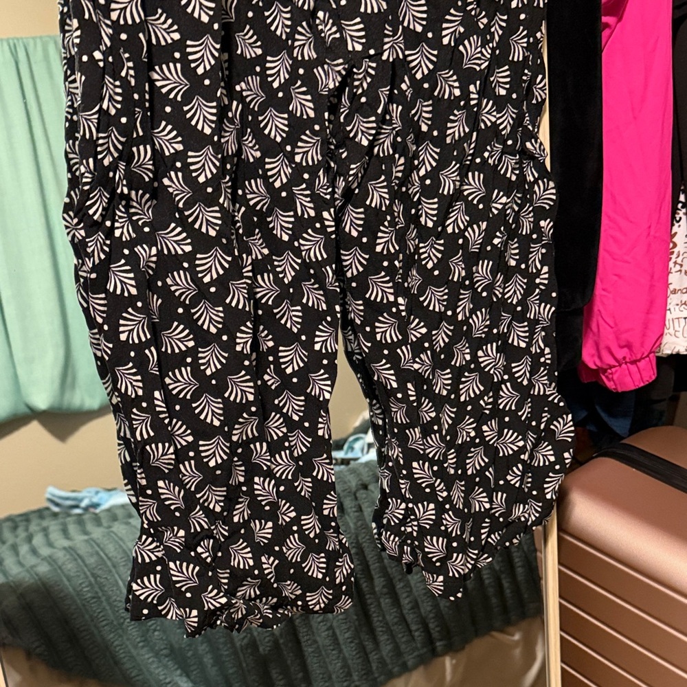 Chic Black and White Patterned romper - Picture 2 of 2